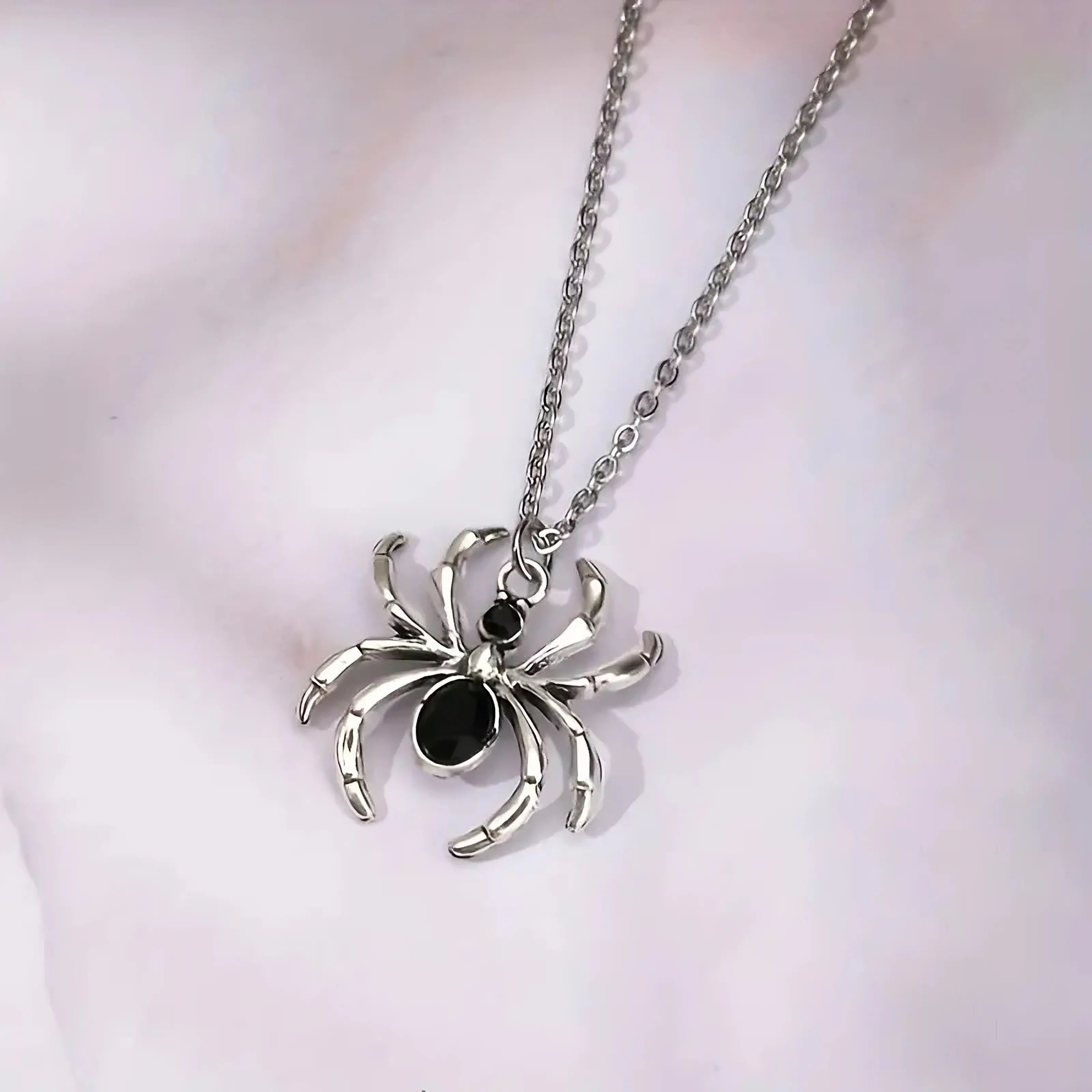 Silver Black Spider Necklace – Bold & Mysterious Elegance