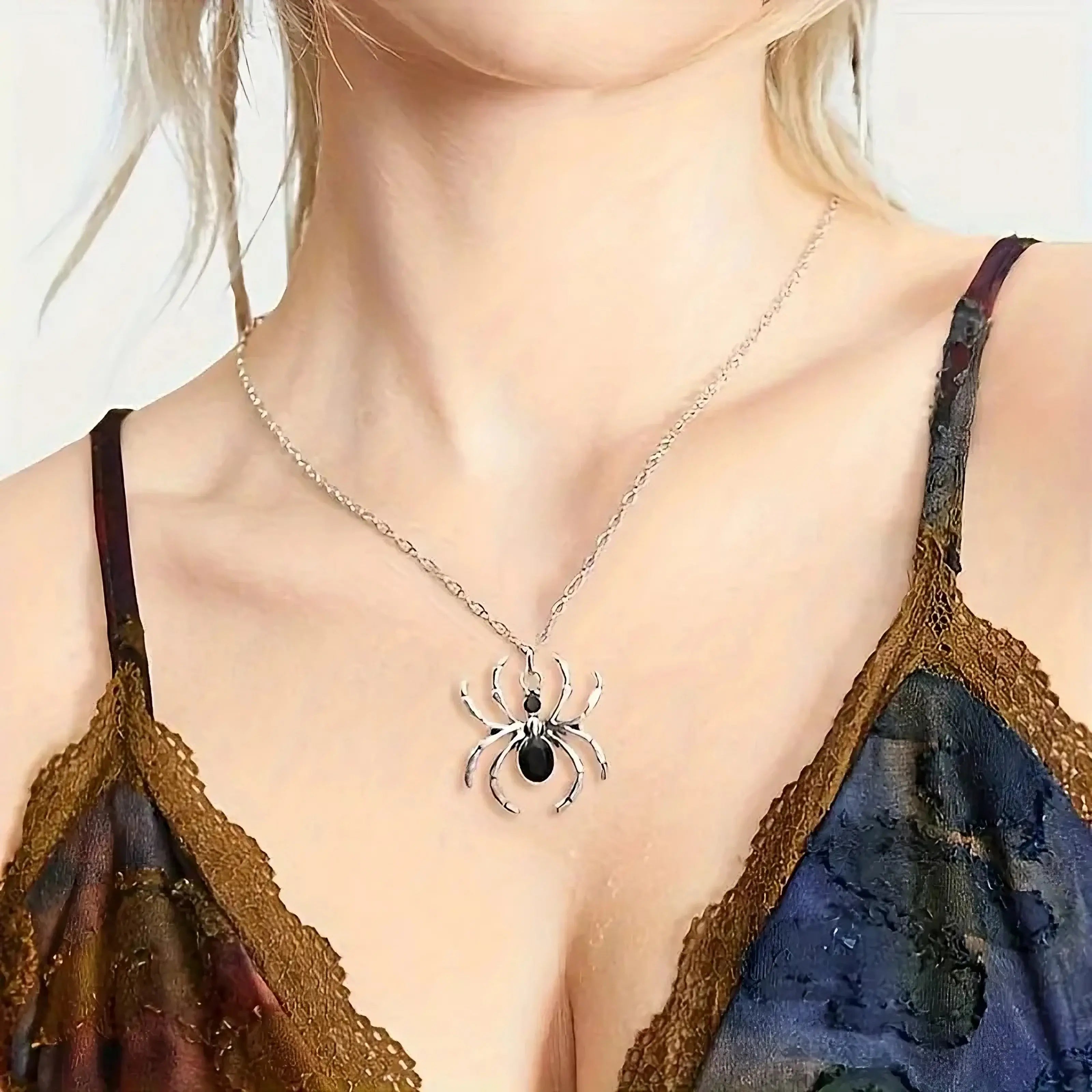 Silver Black Spider Necklace – Bold & Mysterious Elegance