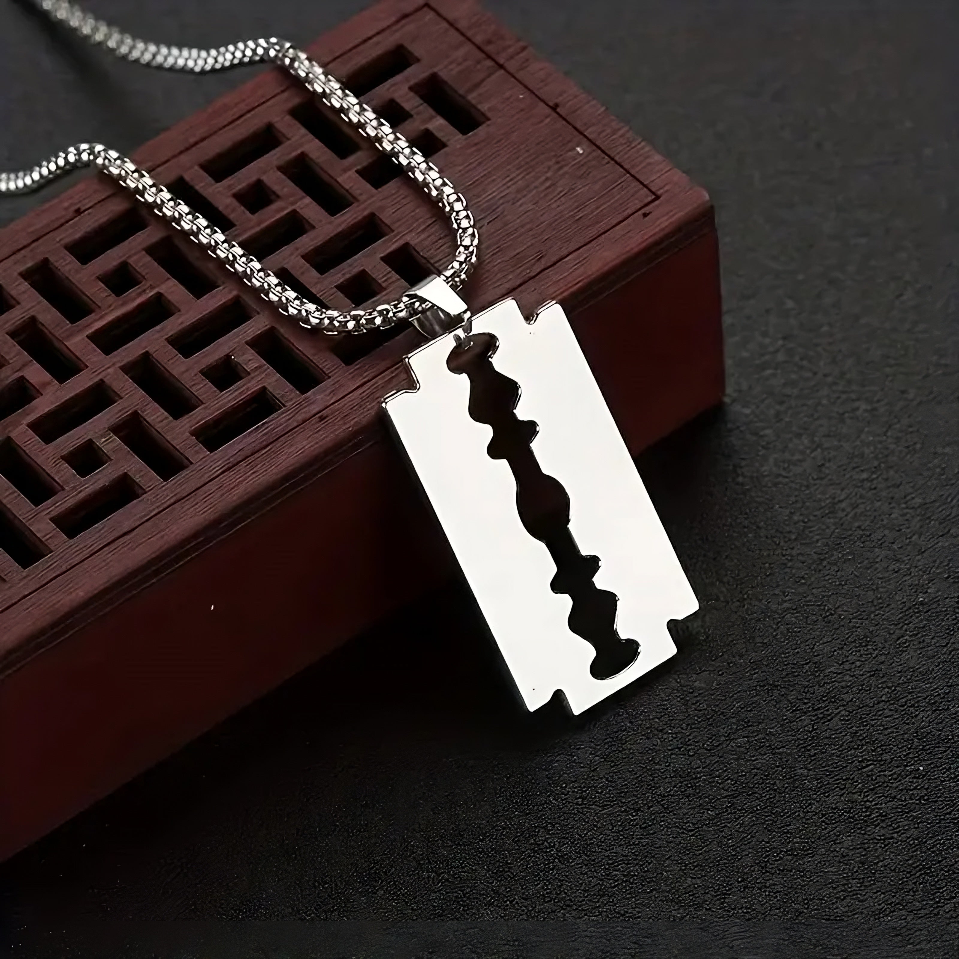 Razor Blade Pendant Necklace – Stainless Steel Urban Chain