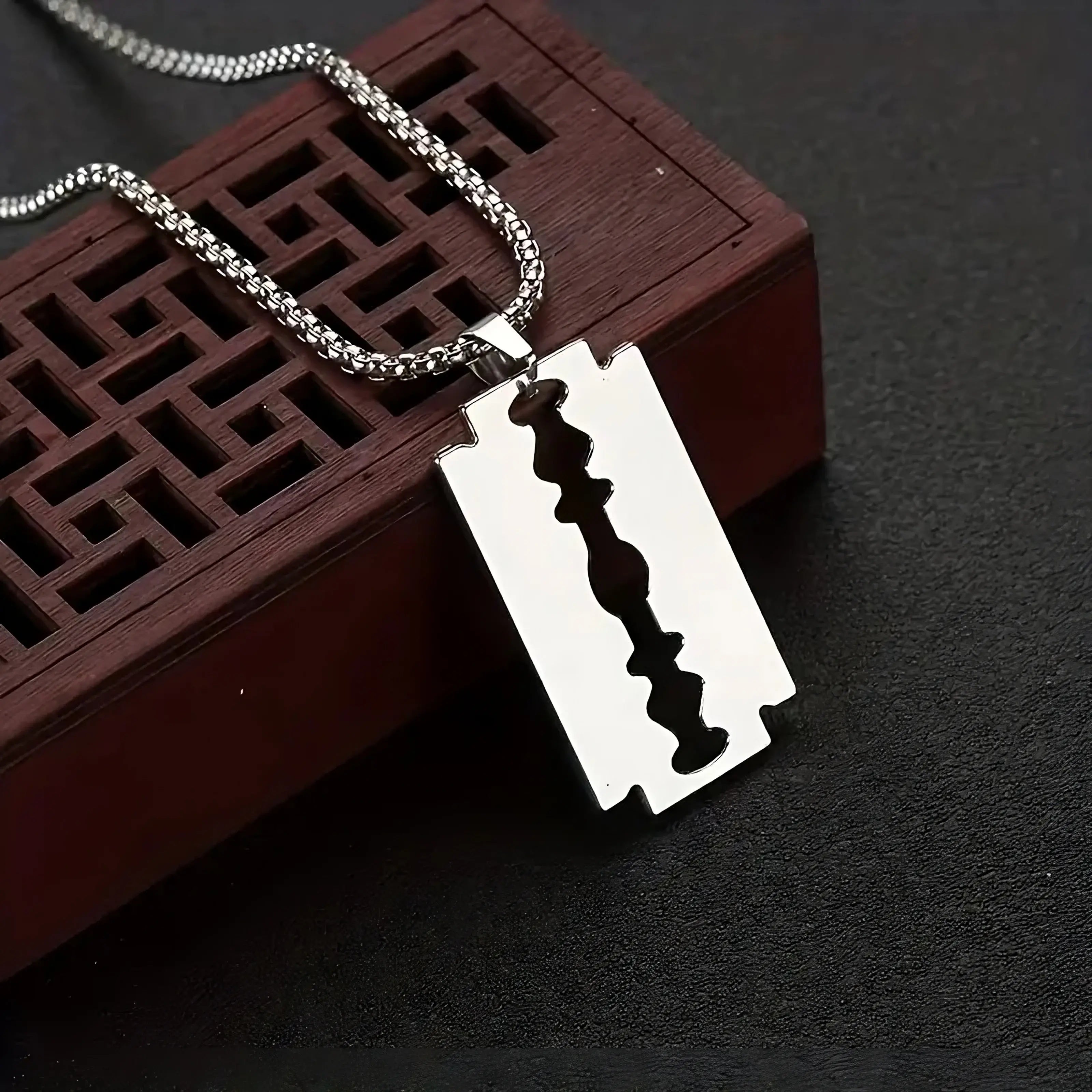 Razor Blade Pendant Necklace – Stainless Steel Urban Chain