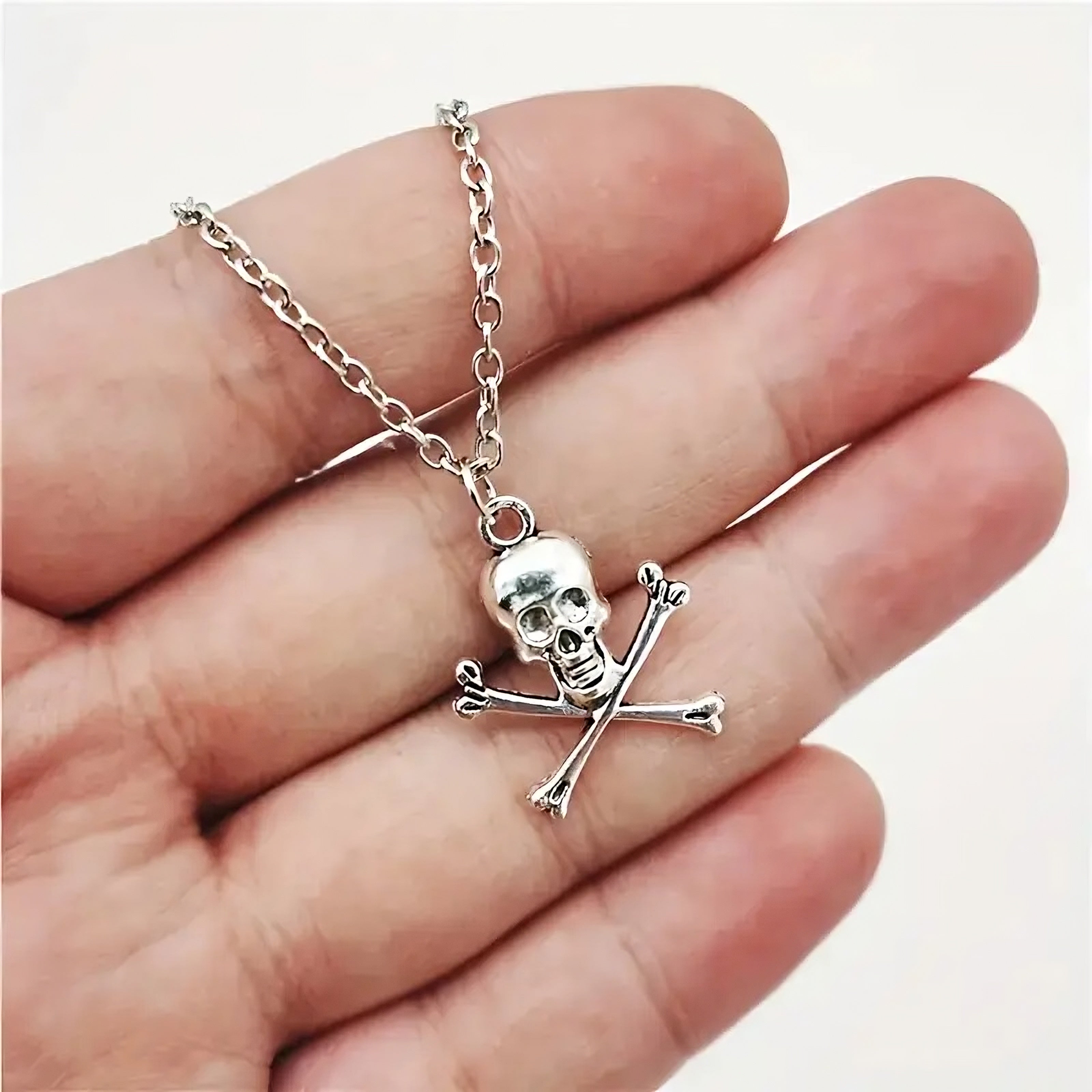 💀 Silver Skull & Crossbones Pendant Necklace