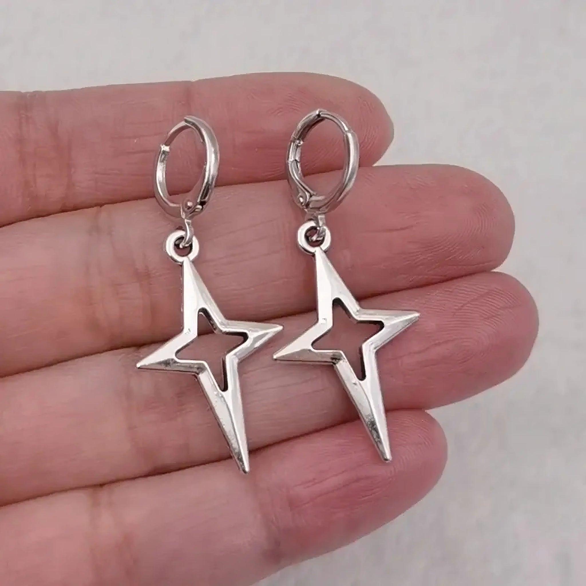 ✨ Silver Hollow Star Drop Earrings