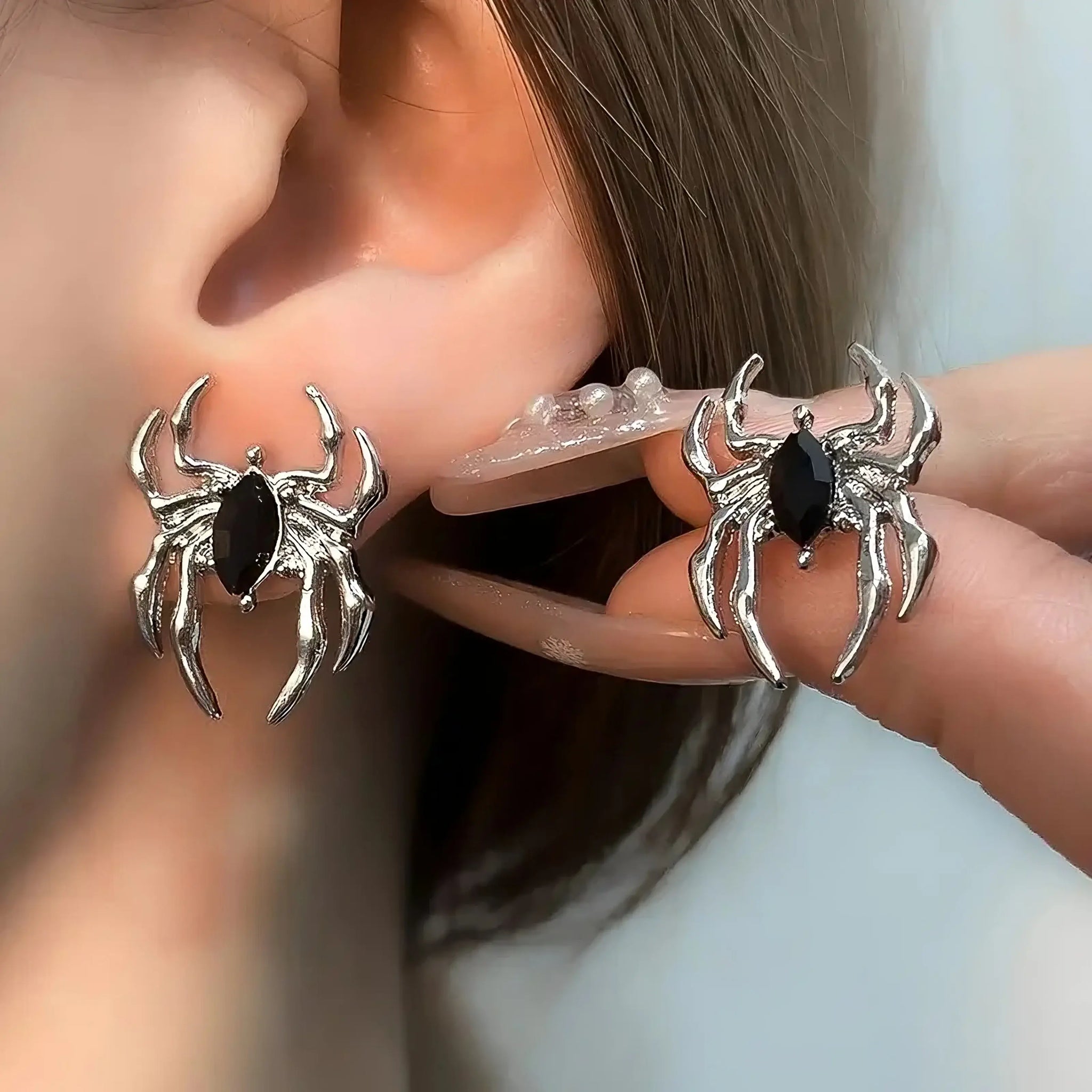 🕷️ Gothic Spider Stud Earrings – Silver Black Gem Design