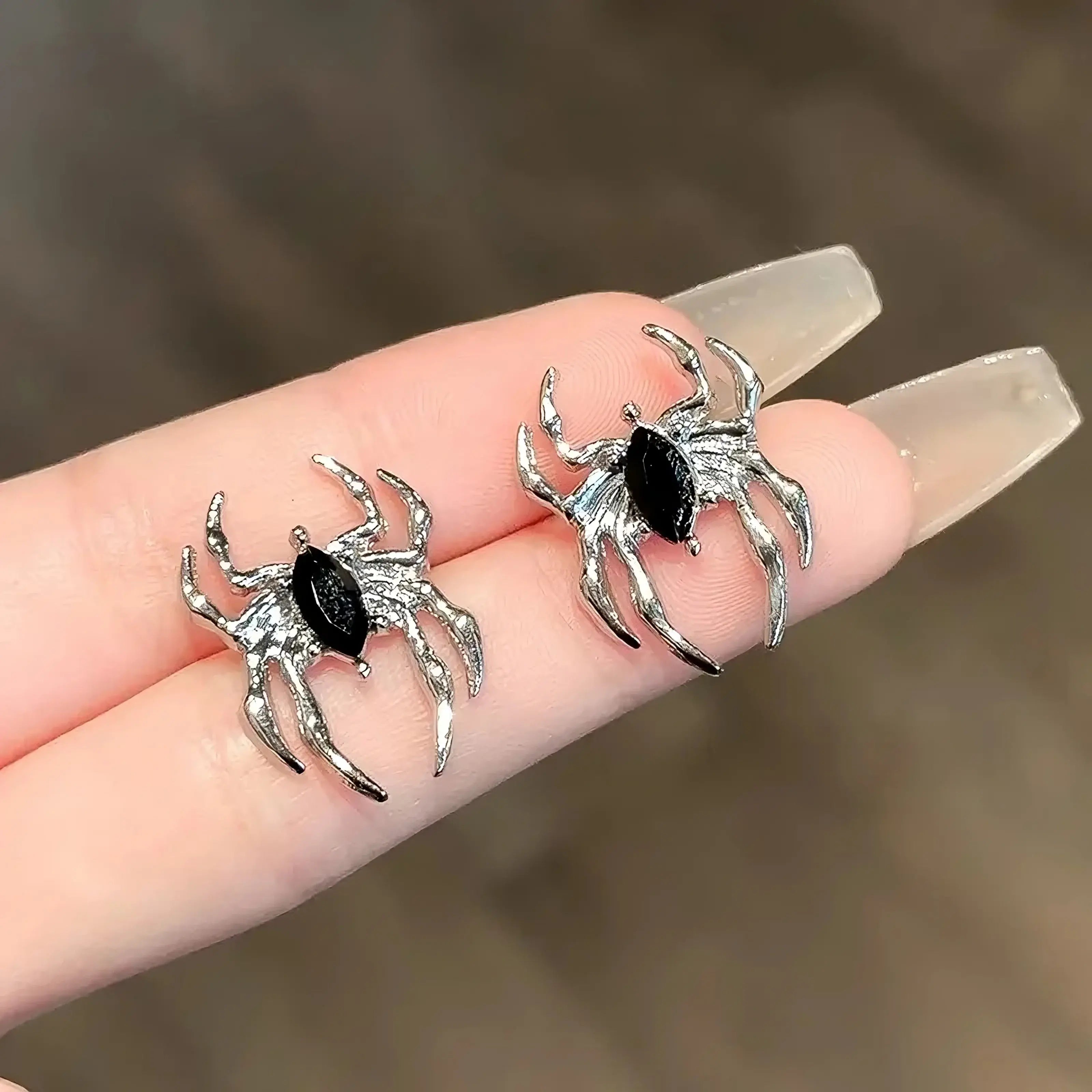 🕷️ Gothic Spider Stud Earrings – Silver Black Gem Design