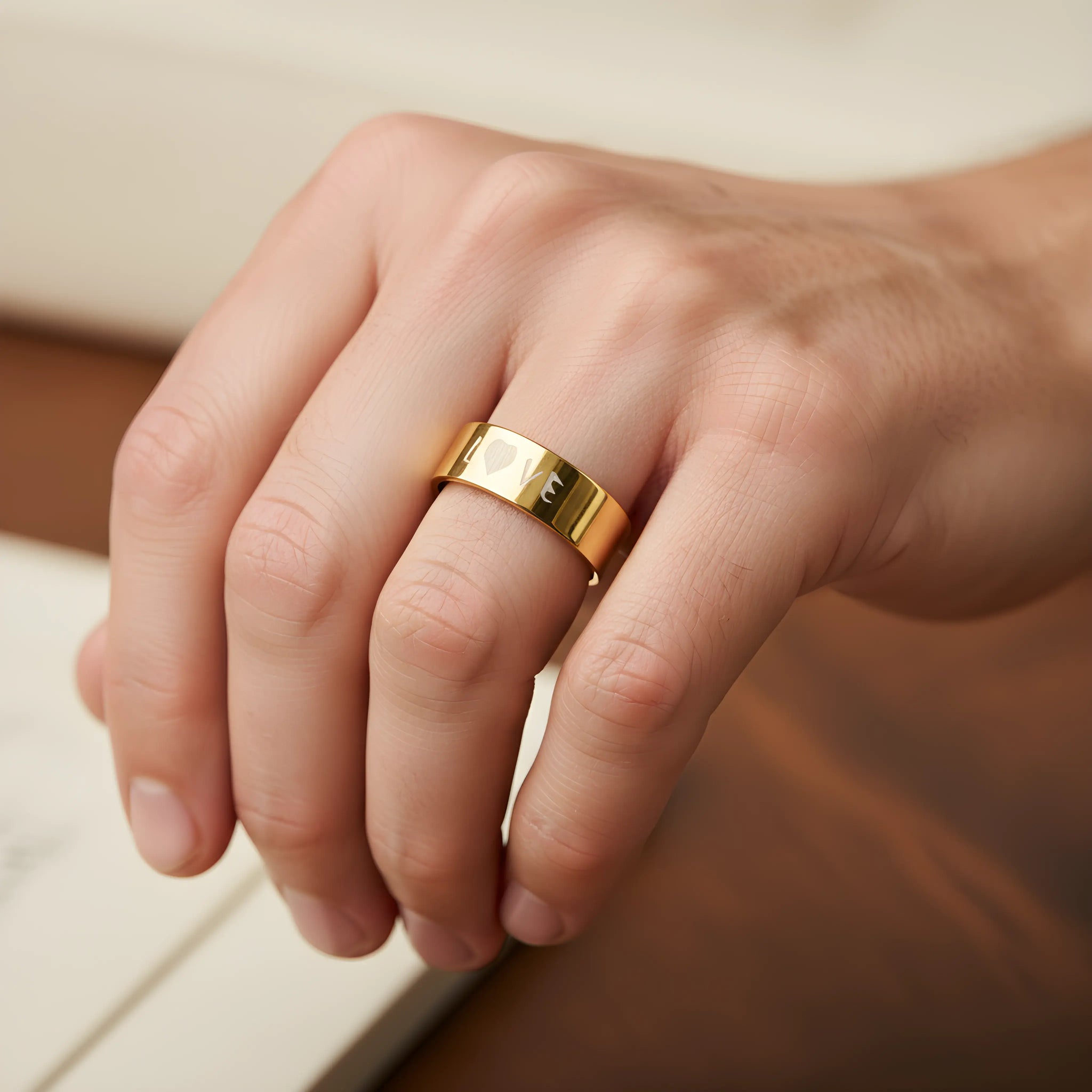 Gold Love Engraved Ring 6,6cm