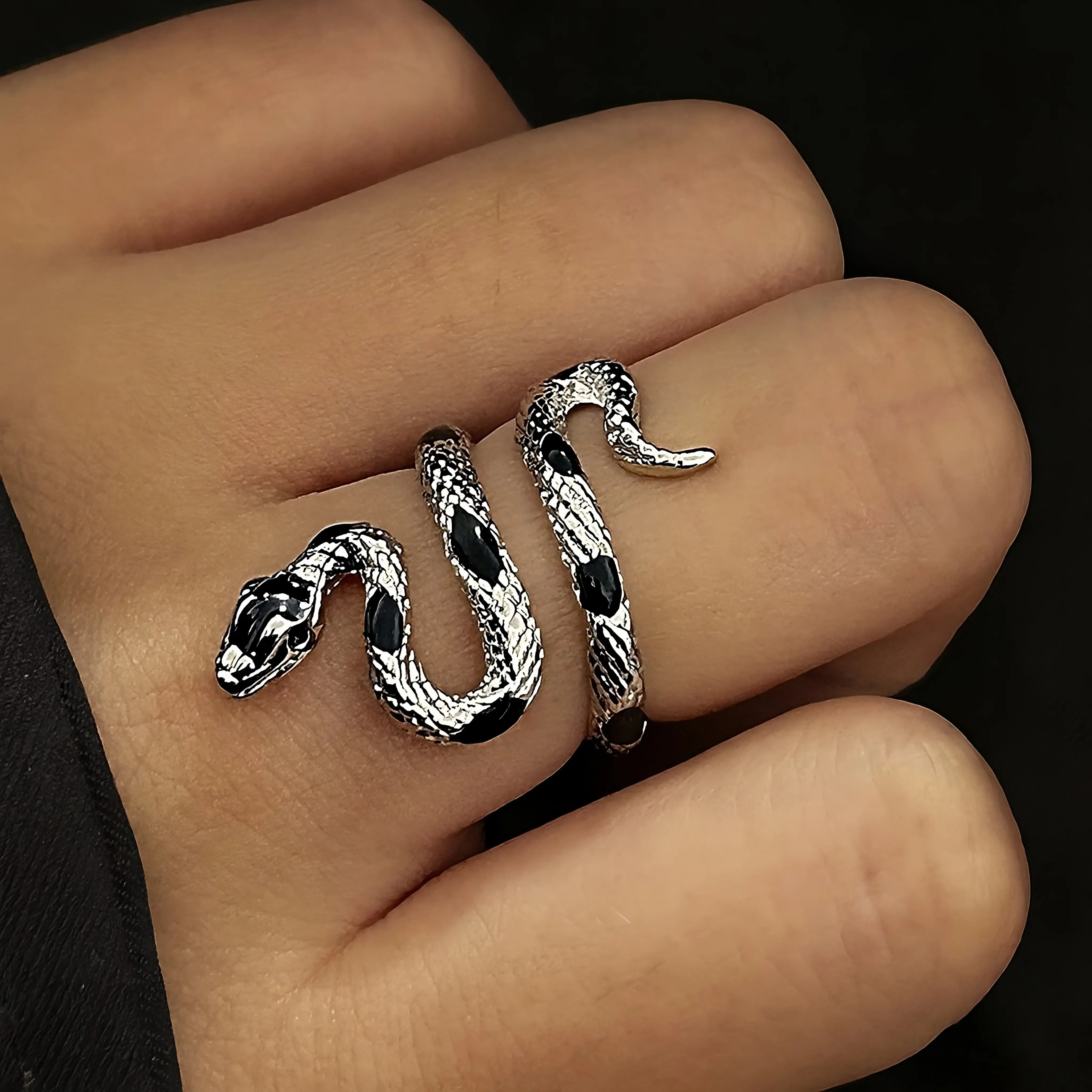 Snake Ring Black