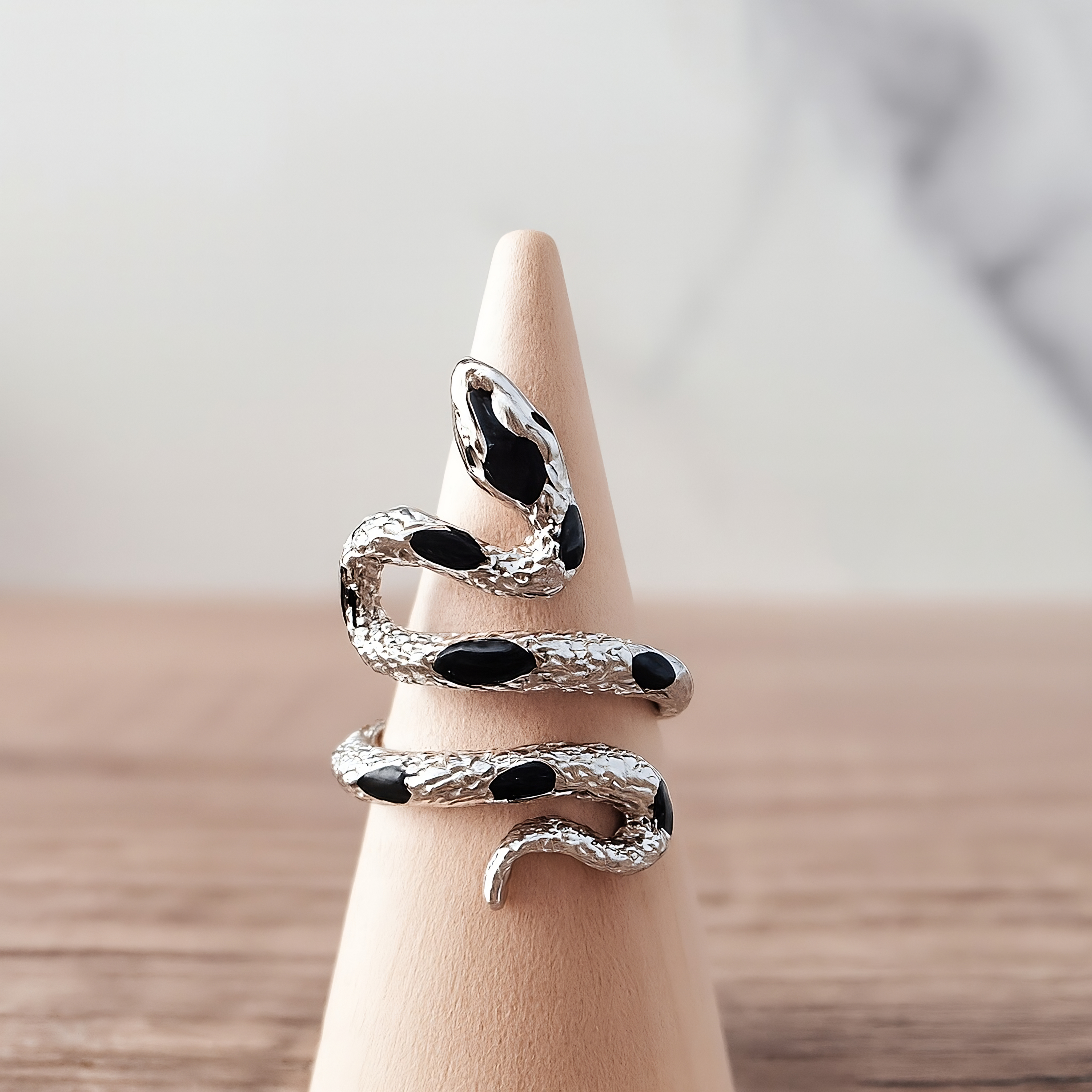 Snake Ring Black