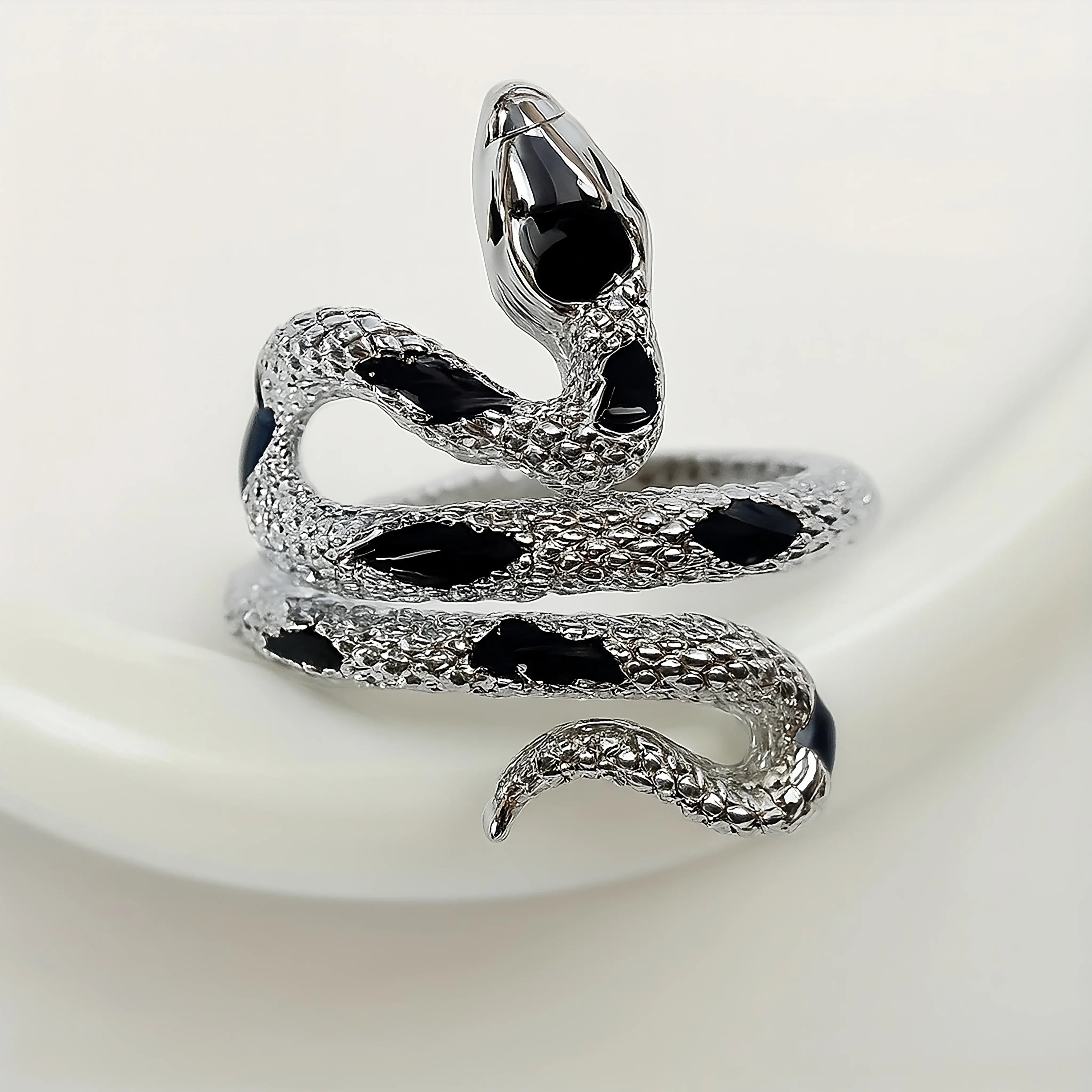 Snake Ring Black